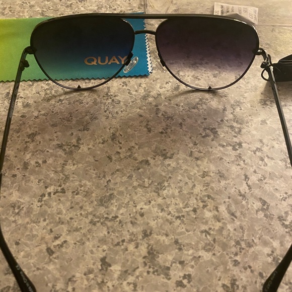 Quay Australia Sunglasses - Picture 7 of 11